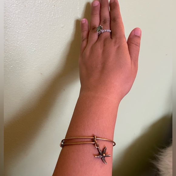 Gold Alex & Ani Starfish Charm Bracelet - Picture 1 of 5